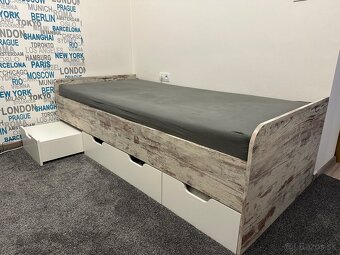 Posteľ a písací stôl - 2