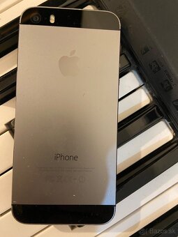Predám tento iPhone 5s v super  stave,všetko funkčné... - 2