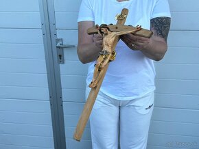 Dřevěný kříž s malovaným Ježíšem - 2