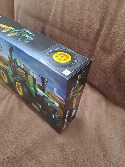 LEGO Technic 42136 John Deere 9620R 4WD Tractor - 2