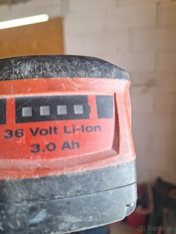 Hilti baterku - 2
