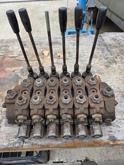 Predám hydraulický rozvádzač - 2