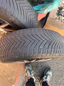 Predám pneumatiky s diskami. - 2