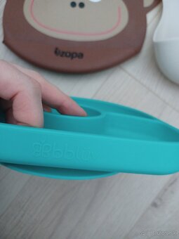 2x silikónový podbradník a tanier - 2