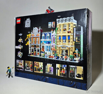 10278 LEGO Police Station - 2
