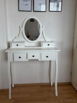 Kozmetický stolík - 2