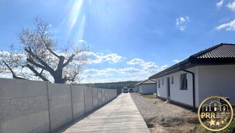 BUNGALOVY S FOTOVOLTAIKOU A TEPEL.ČERPADLOM v obci Podlužany - 2