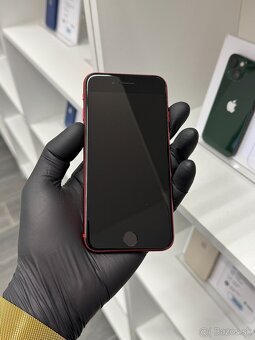 ZÁRUKA 2 ROKY / Apple iPhone SE 2020 64GB Red, 100% - 2