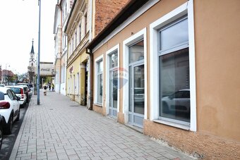 Na predaj jedinečná obchodná budova v meste Lučenec - 2