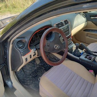 Lexus IS 220d - 2