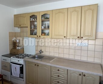 ZNÍŽENÁ CENA - Väčší 1 izb. byt na vyvýšenom prízemí v N - 2