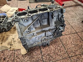 Hlava a blok motora s piestami Ford Mazda 2.0 16v - 2