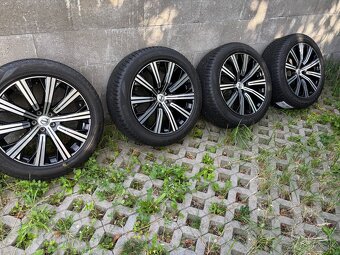 Zimna sada 275/45/R20 Volvo 9.0J x 20H2 ET38.5 - 2