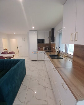 Moderný átriový rodinný dom v Beladiciach – novostavba - 2