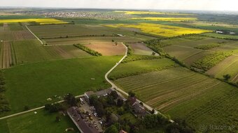 Pozemok pri Modre – s povolením pre mobilný dom - 2