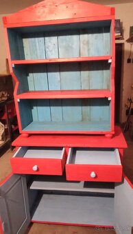 Zachovaly stary kredenc - 2