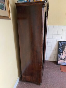 predám starožitnú skriňu - 2