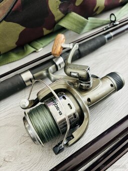 Rybarska vybava udice navijaky - 2
