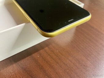 iPhone 11 / Yellow - 2