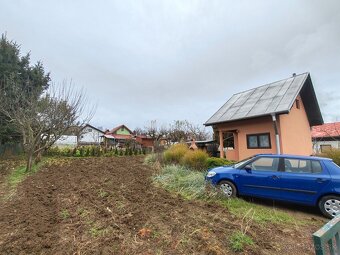 Tovarníky - záhradka s chatkou - 2