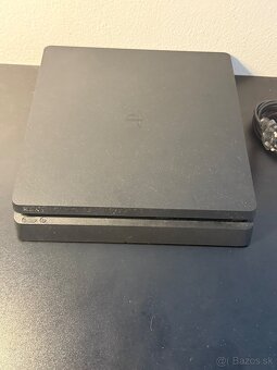 Predám Hernú konzolu PS4 Slim 500GB Minimálne známky používa - 2