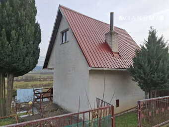 Murovaná chatka s nádherným výhľadom nad Novým Mestom n./V. - 2