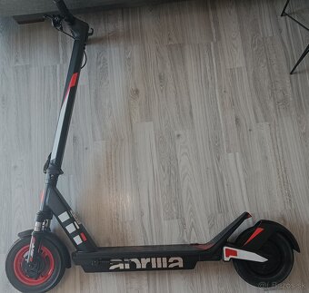 Elektrická kolobežka Aprilia ESR2 - 2