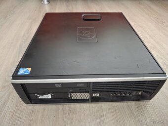 PC s monitorom a klávesnicou - 2