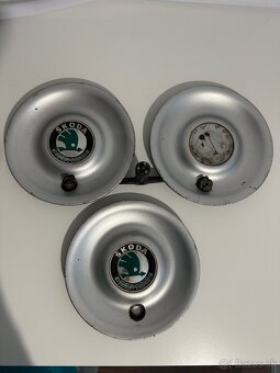 Stredové krytky Škoda 1U0601149D - 2