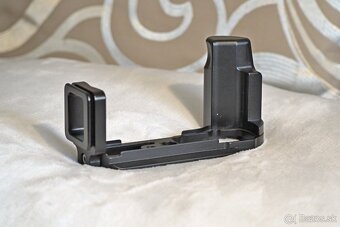 Grip pre Olympus OMD M5 - 2