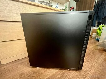 Skrinka Fractal Design Define - 2