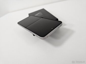 Samsung Galaxy Z Flip 6 - 2