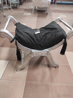 Strieborná sofa -leňoška - 2