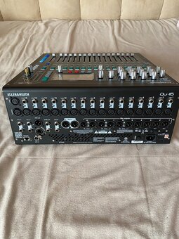 Digitálny mixážny pult Allen & Heath QU-16 - 2