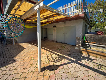 NA PREDAJ DOM 288m2, pozemok 599m2, 2x garáž, pôvodný stav - 2