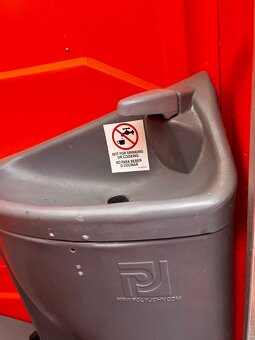 Mobilná toaleta, kadibudka, Toi, prenosné WC - použitá - 2