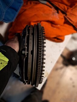 Predám Zotrvačník Z Spojkov - 2