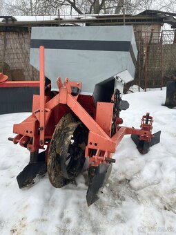 Predám sadzač zemiakov Agrozet - 2