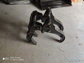 Predám kliešte na drevo na minibager. - 2