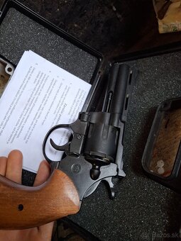 Predám expanznú zbraň revolver bruni magnum cal 380 9mmk - 2