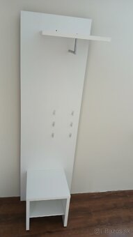 Vešiakova stena do predsiene. - 2