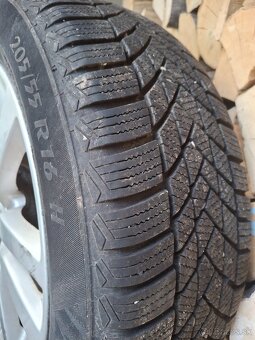 16" ALU disky Peugeot obuté na zimných pneu - 2