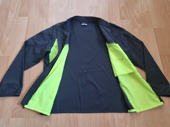 Chlapčenská športová bunda zn. Nike, veľ. 128/137 - 2