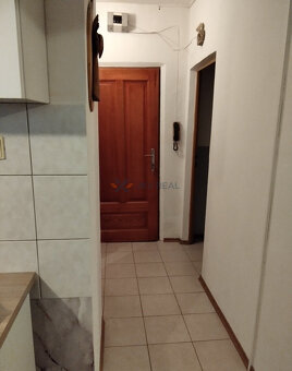 Zrekonštruovaný slnečný 2 izbový byt s balkónom - 2