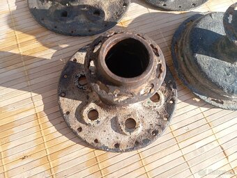 Predám stredy kolies na čz 125/150 c - 2