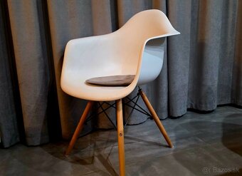 Jedálenská stolička - 2