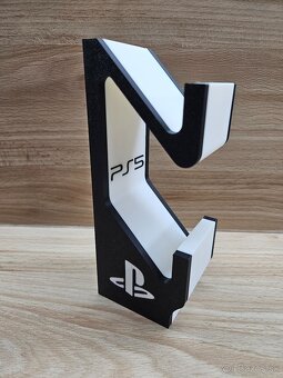 Stojan na ovládače PS5 - 2