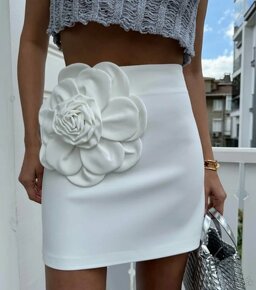 Krásna sukna veľkosť S - 2