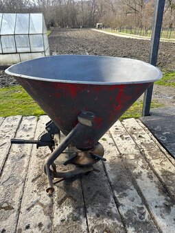 Rozmetadlo umelého hnojiva - 2
