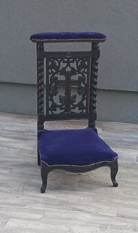 Kľakačka starožitná. - 2